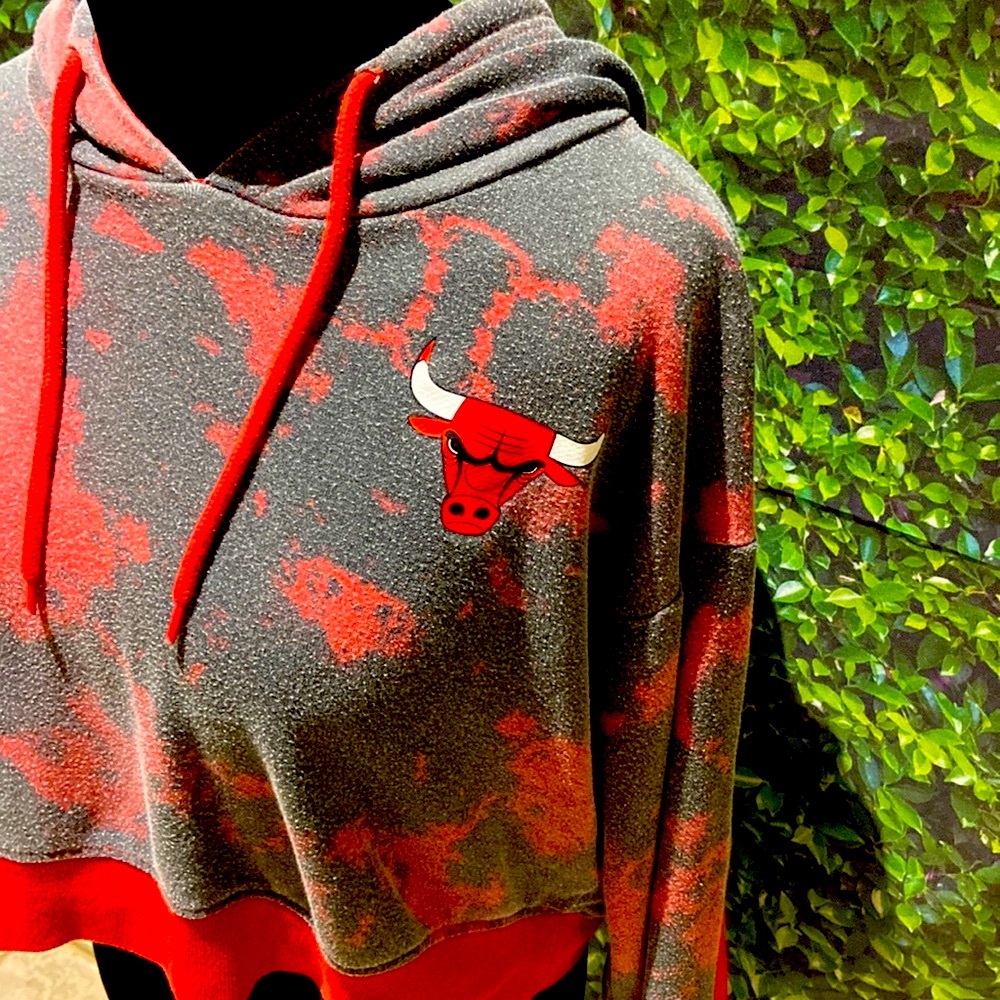 The perfect cropped sweater for watching a game rooting for the Chicago Bulls!